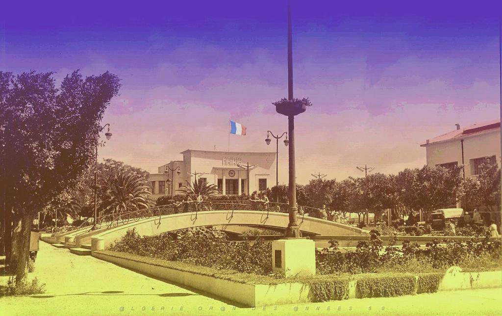 Lourmel 505- Mairie et ponts.jpg